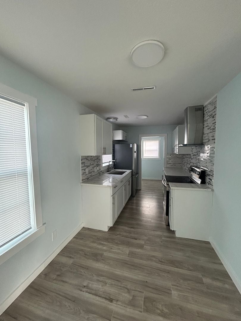 Building Photo - 2336 N Estelle Ave