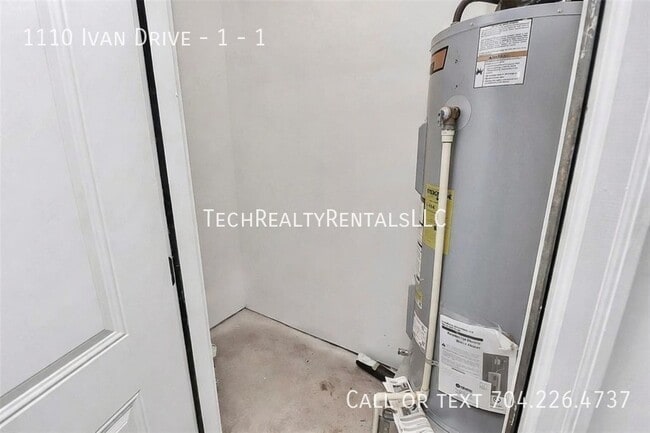 Building Photo - 1110 Ivan Dr