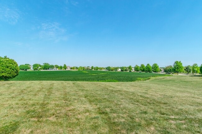 Building Photo - 1624 Fieldstone Dr N