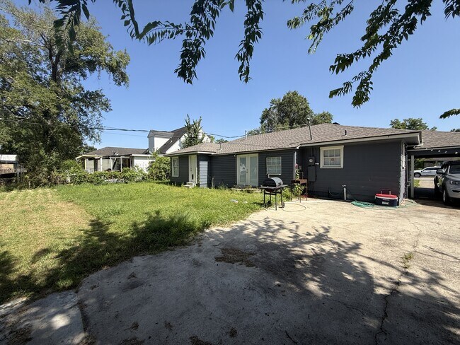 Building Photo - 2330 Rusk St