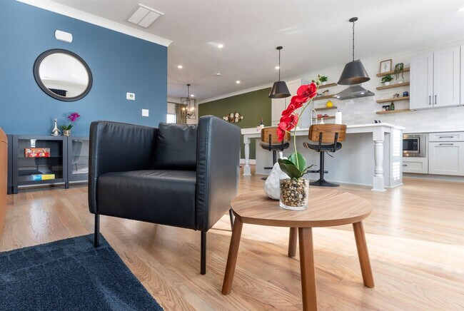 Primary Photo - 806 Colorado Ave