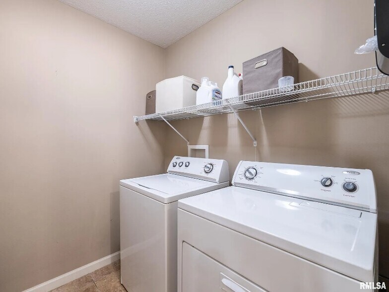 Building Photo - 10009 Brompton Ct