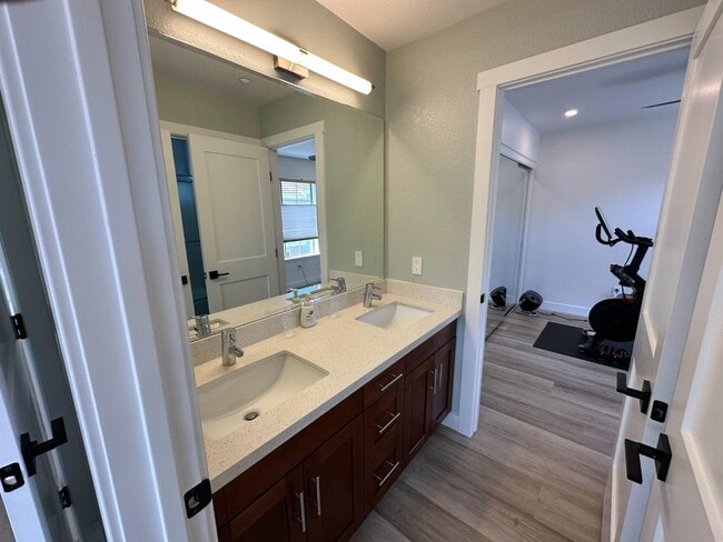 Building Photo - 1 Passage Ln