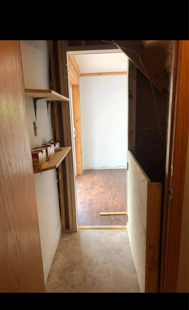 Building Photo - 608 N West St