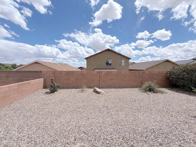 Building Photo - Beautiful 3 bed 2 bath in SW Albuquerque! Spacious layout. New Flooring! 2 Car Garage. Near 98th ...