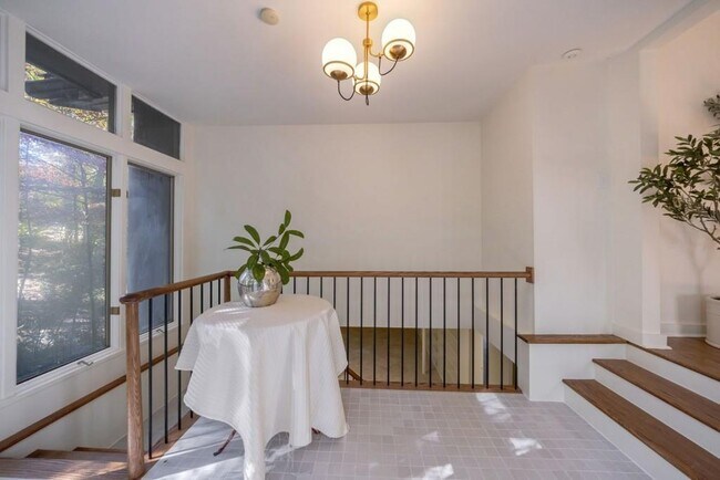 Building Photo - 922 Barton Woods Rd NE