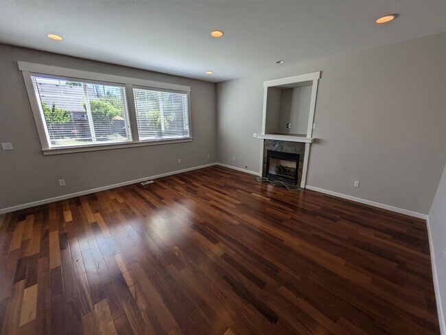 Building Photo - 404 Wallace St