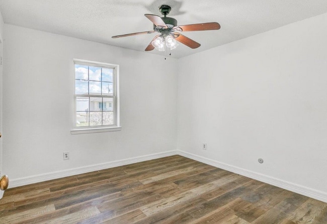 Building Photo - 5585 Scenic Dr