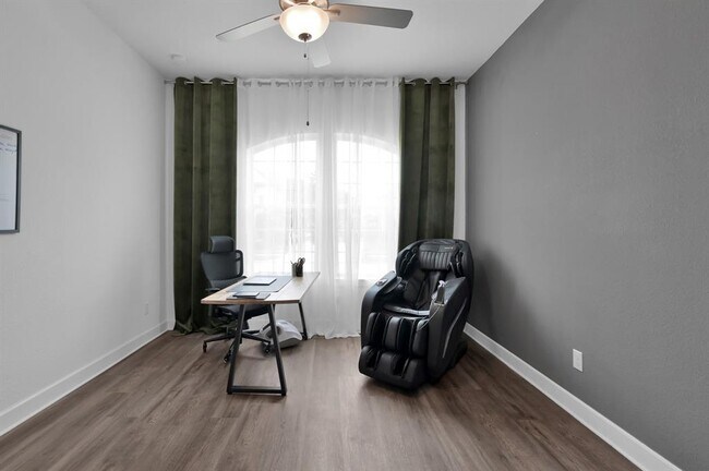 Building Photo - 2807 Kingly Pne Trl