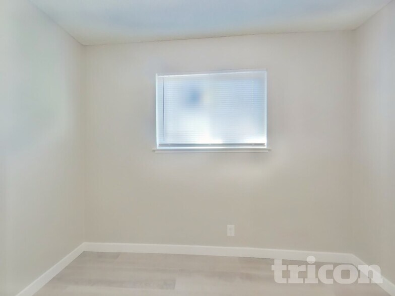 Building Photo - 1508 Crestview Dr