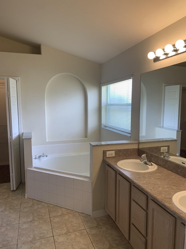 Building Photo - 8113 Pomo Dr