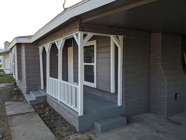 Building Photo - 514 Corydon Dr