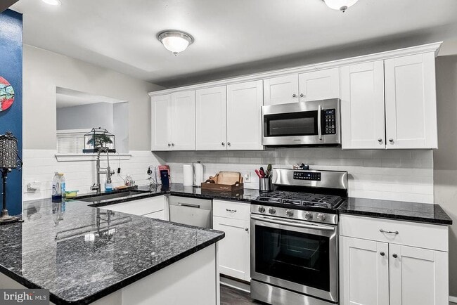 Building Photo - 339 Comly Ave