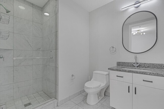 Building Photo - Renovated 1 Bedroom Panorama Unit