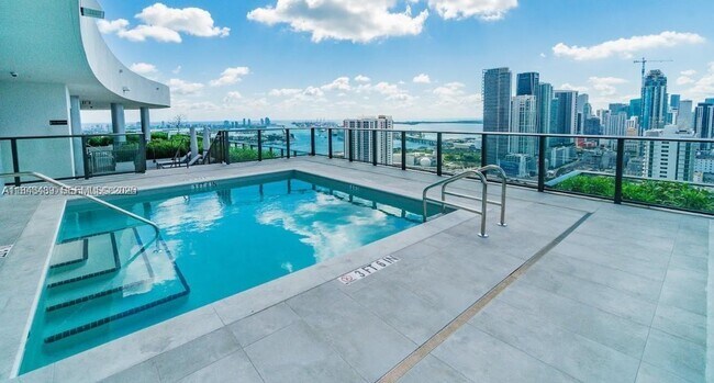 Building Photo - 1600 NE 1st Ave