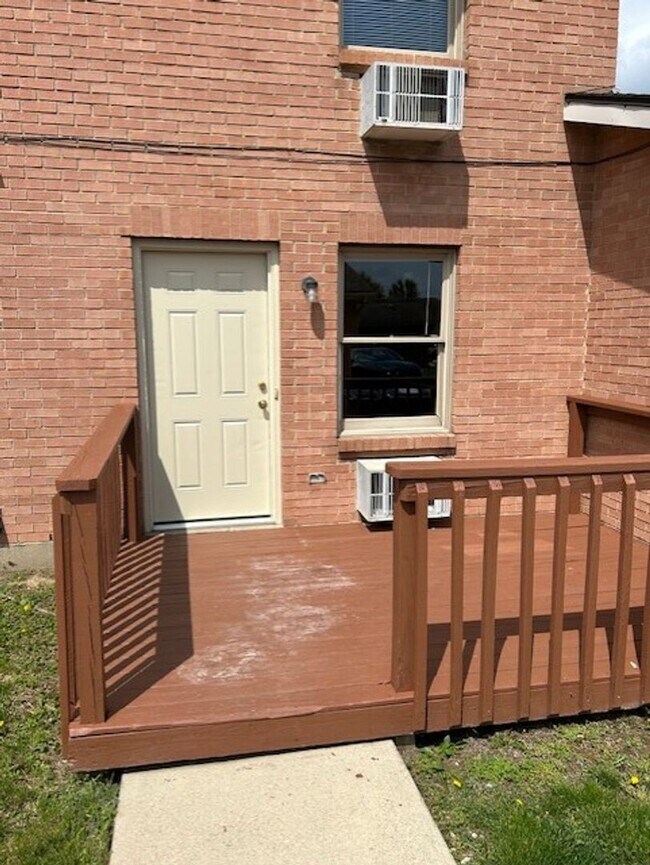 Building Photo - 2-Bedroom Townhome in Troy, OH - Available Now!