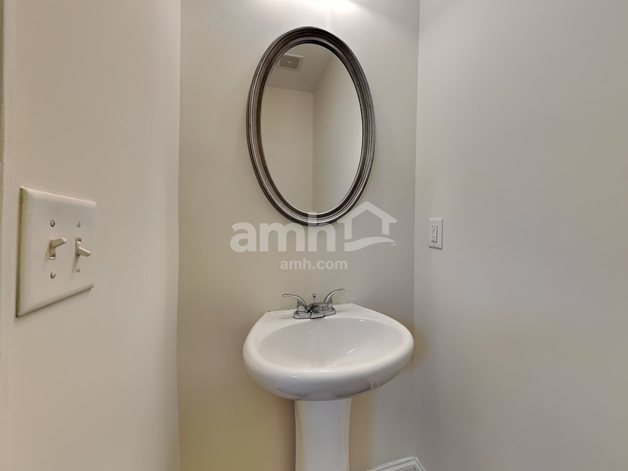 Building Photo - 2750 Freemont St