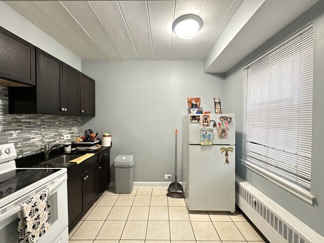 Building Photo - 1360 W Touhy Ave