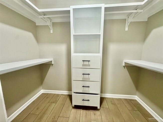 Building Photo - 11 E 13th St