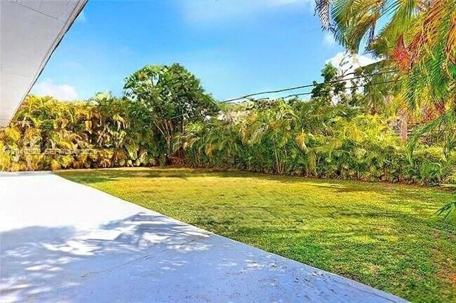 Building Photo - 7415 SW 56th Ave
