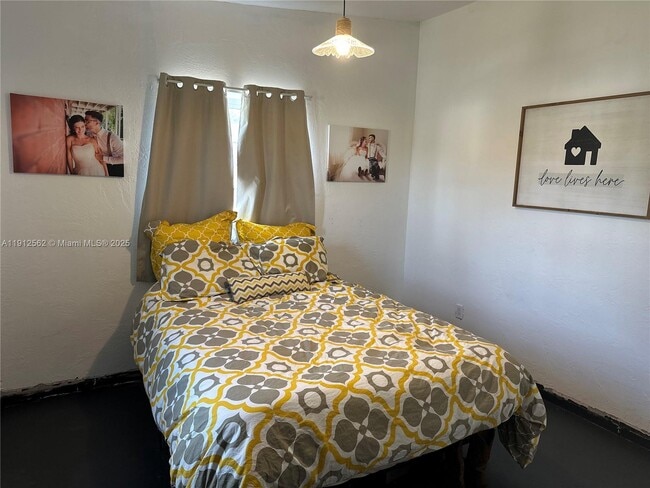 Building Photo - 420 NE 12th St