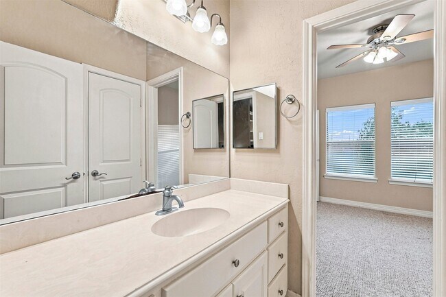 Building Photo - 1726 Parklake Village Dr