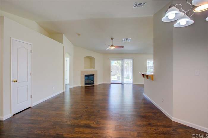 Building Photo - 2073 Solis St