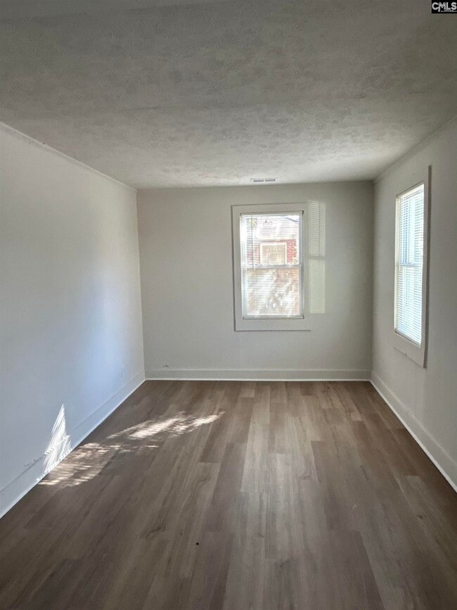 Building Photo - 2327 Laurie St