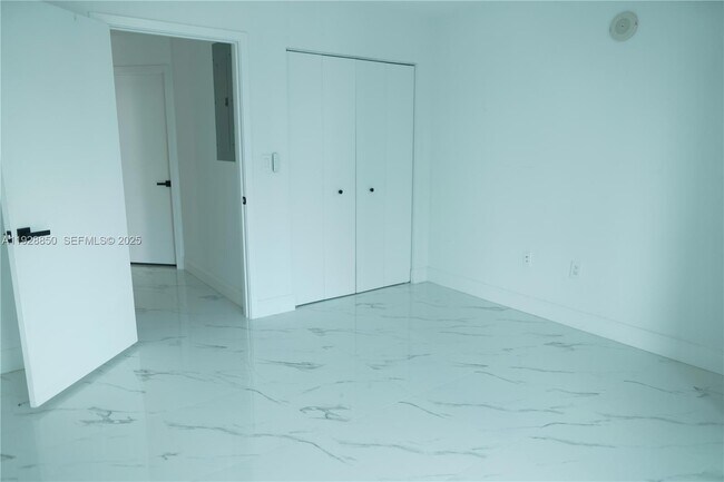 Building Photo - 1111 SW 1st Ave