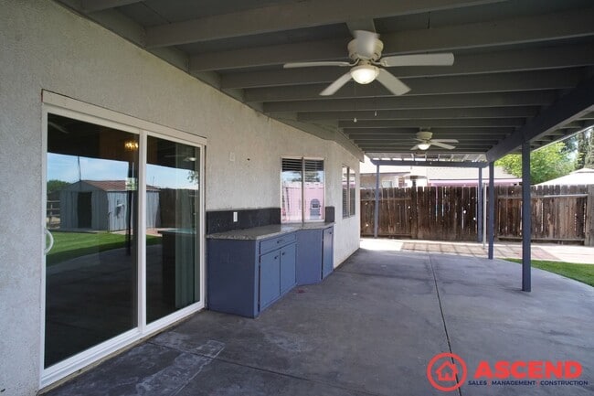 Building Photo - Charming Home in Southwest Bakersfield!