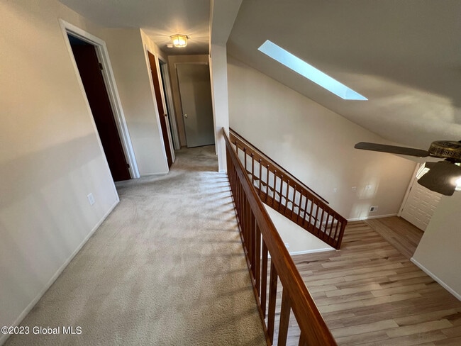 Building Photo - 13 Meadow Rue Pl