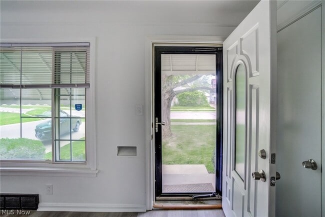 Building Photo - 1343 Victory Dr