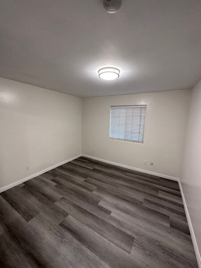 Building Photo - Charming 2 bed+1 bath + bonus office avail...