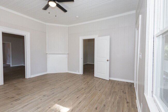 Building Photo - 218 E Tinsley St