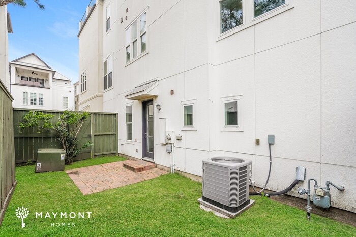 Building Photo - 2207 Hilshire Glen Ct