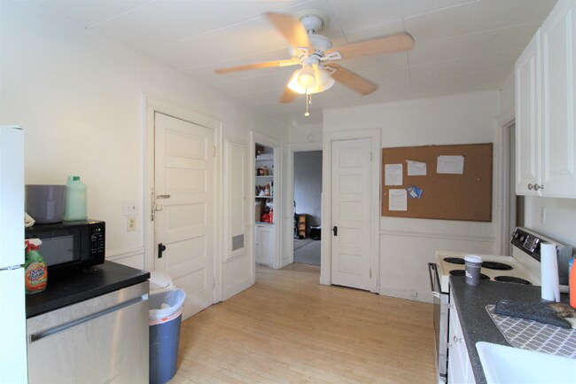Building Photo - 2837 N Frederick Ave