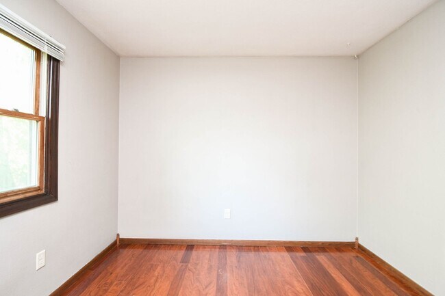 Building Photo - Charming 3-Bedroom Single Family Home – Pet Friendly!