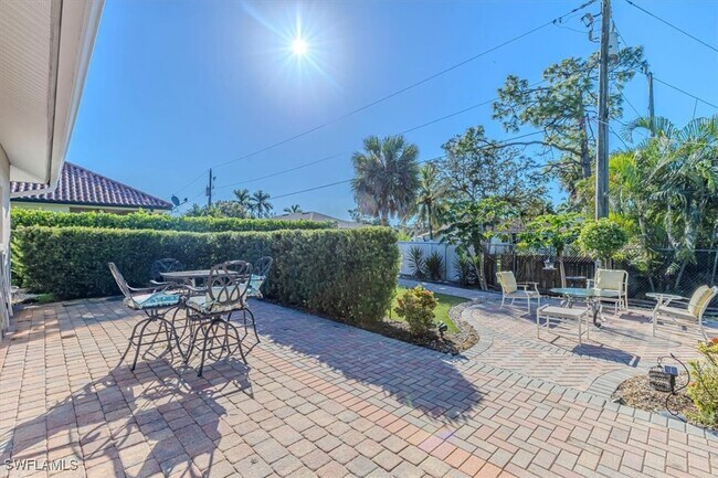 Building Photo - 27518 Pinecrest Ln