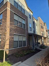 Building Photo - 1876 McQuat Pl