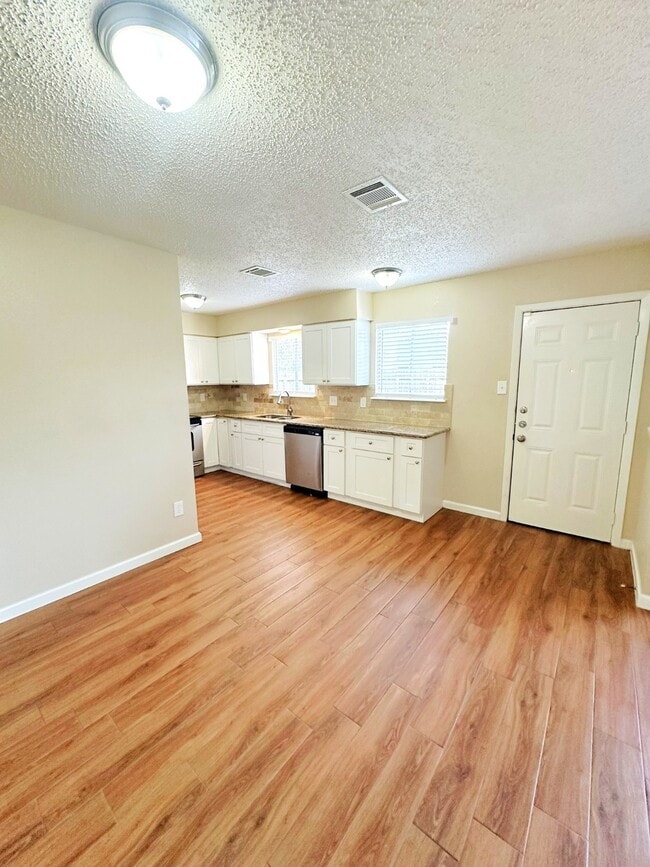 Building Photo - 22610 Leedstown Ln