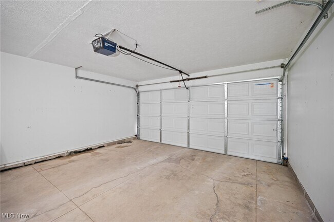 Building Photo - 3031 Logan Ln N