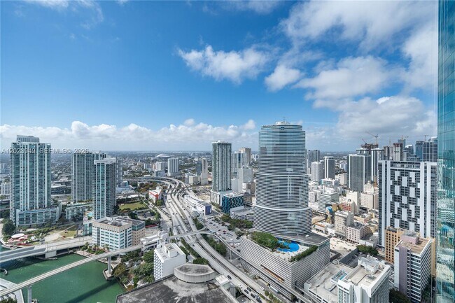 Building Photo - 200 Biscayne Blvd Way