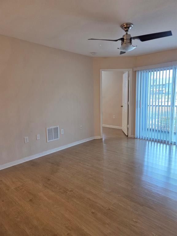 Building Photo - 5824 Lake Pointe Village Cir