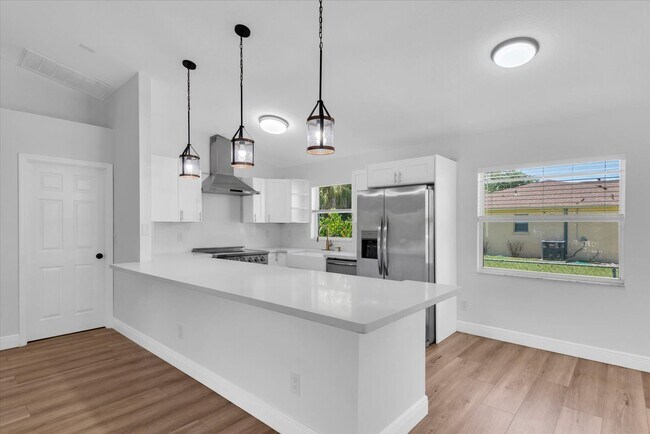 Building Photo - 1611 3rd Ave W