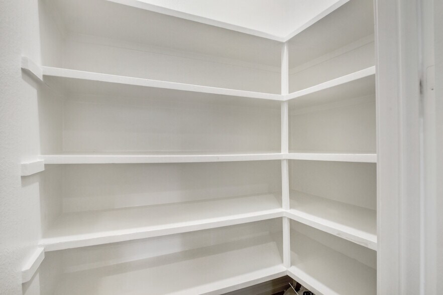 Building Photo - 4949 Genesta Ave