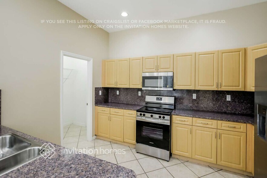 Building Photo - 4928 SW 38th Way