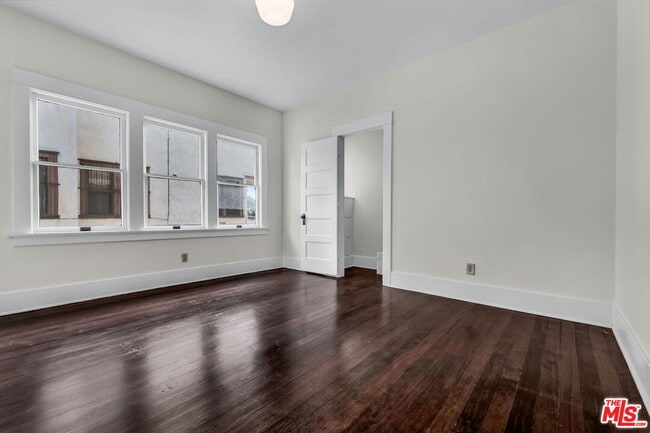 Building Photo - 2014 5th Ave