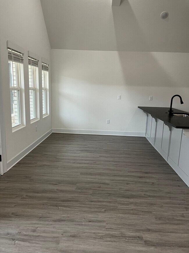 Building Photo - 3201 SW Lovely Ln