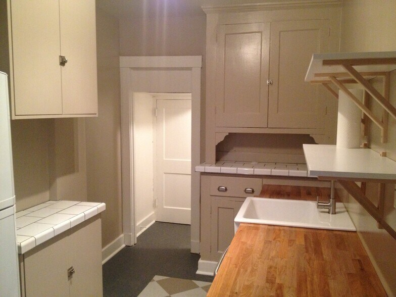 Building Photo - 5905 Stanton Ave