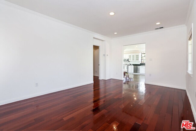 Building Photo - 252 Hampton Dr